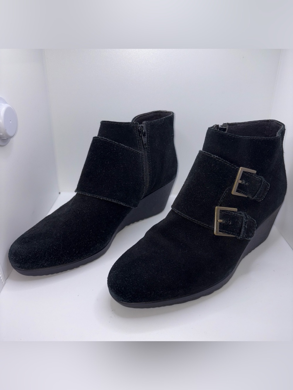 Munro American Black Suede Ankle Boots Wedge Buckle Classic Fall Comfort 8.5